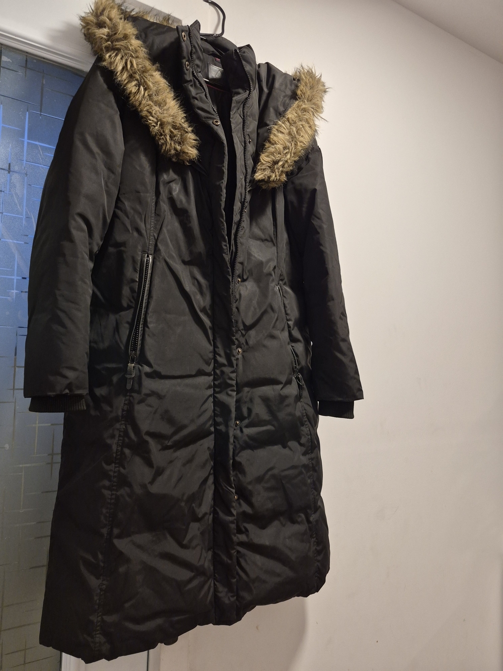 Atelier Noir By RUDSAK Black Long Puffer Coat with Faux-Fur Trim Hood - Picture 9 of 16